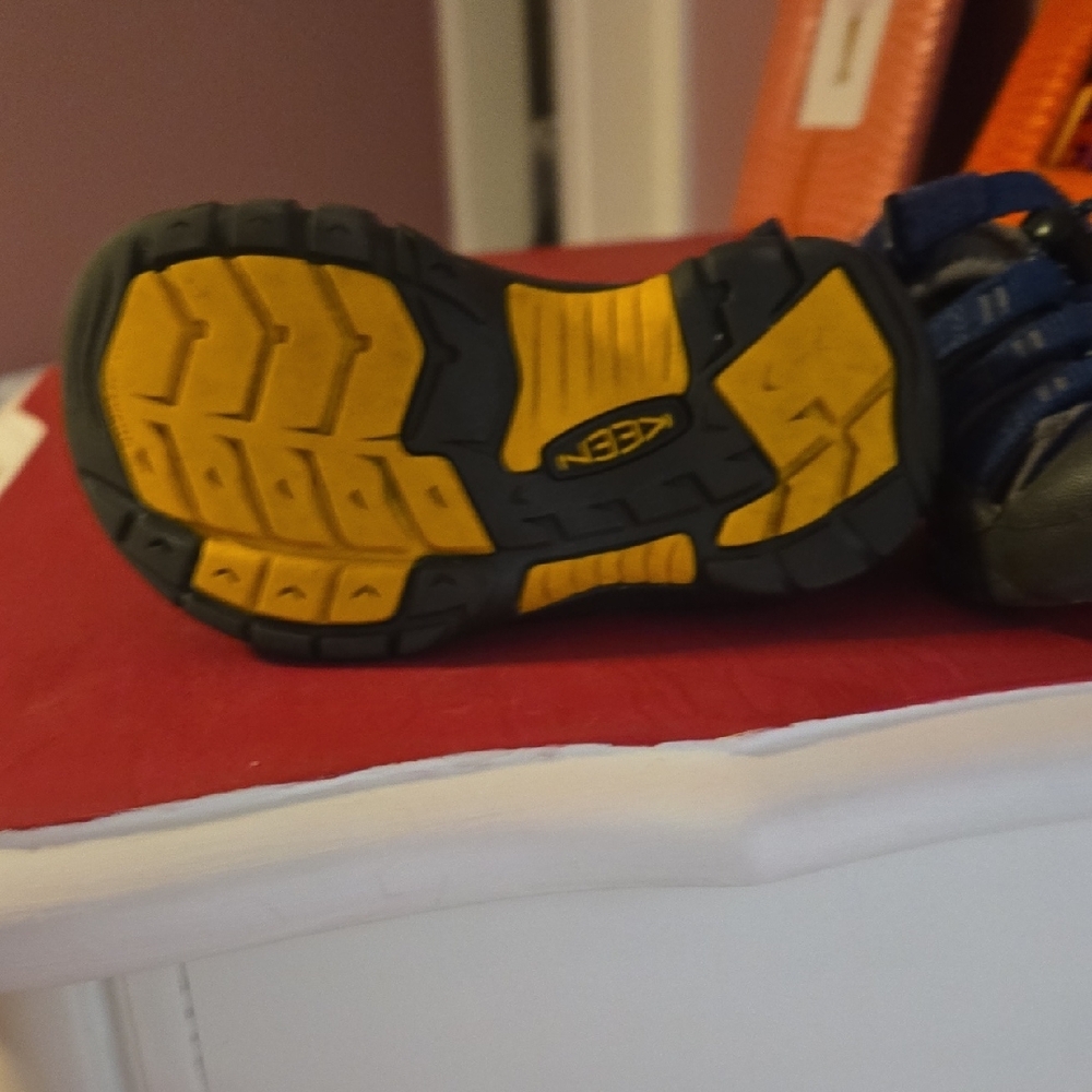 KEEN Kids Navy and Black Sandals - Picture 5 of 5